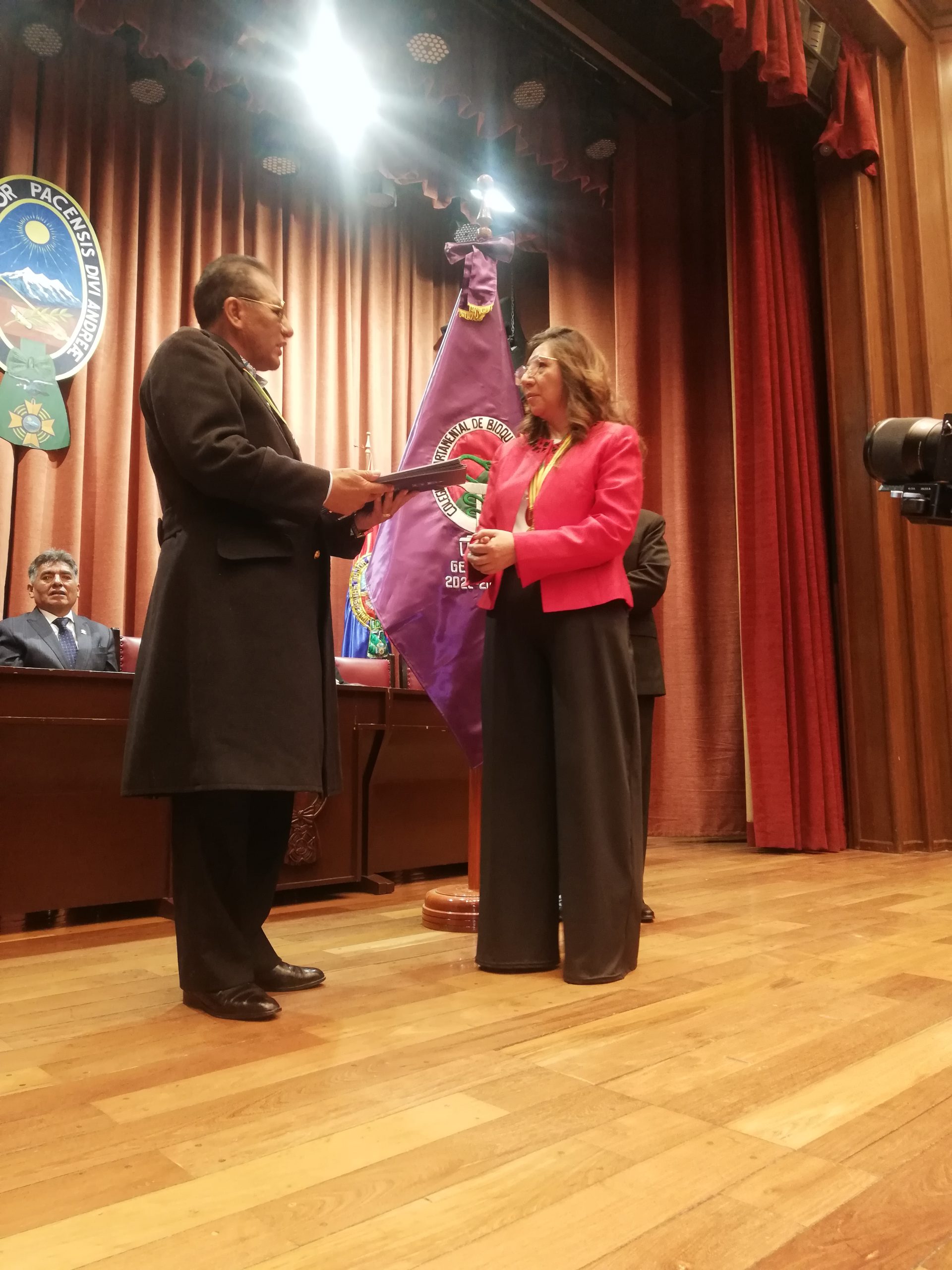 HOMENAJE CAMARAL AL COLEGIO DEPARTAMENTAL SEP 2025